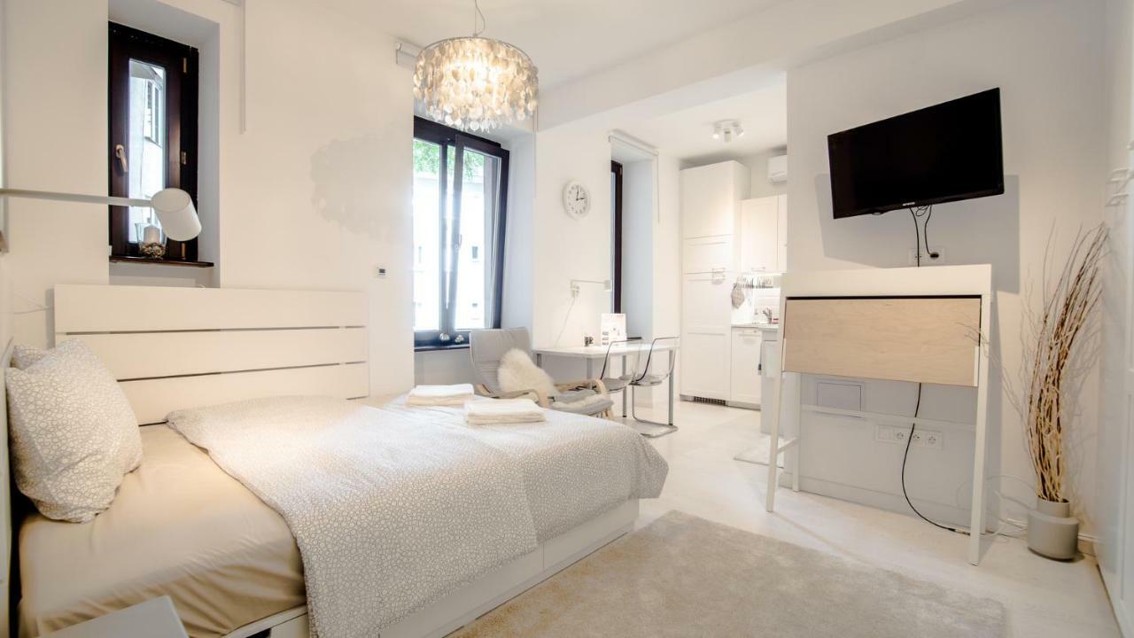 White Apartments With Ac By Kovee Братислава Стая снимка