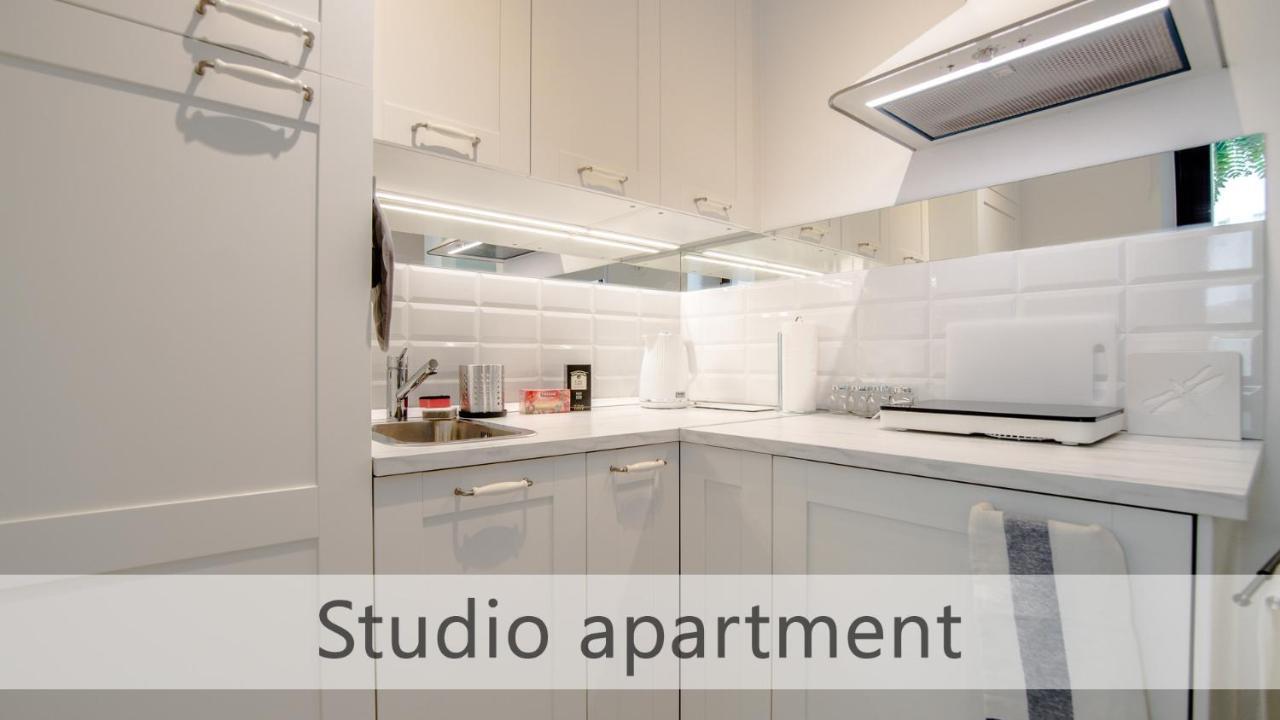 White Apartments With Ac By Kovee Братислава Екстериор снимка